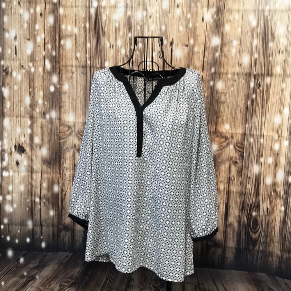 Violet & Claire Black and White Blouse